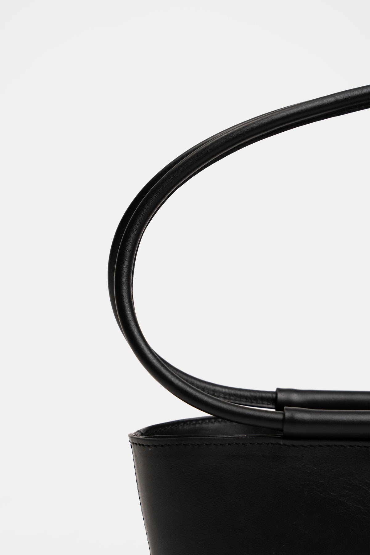 Arc Leather Bag - Black