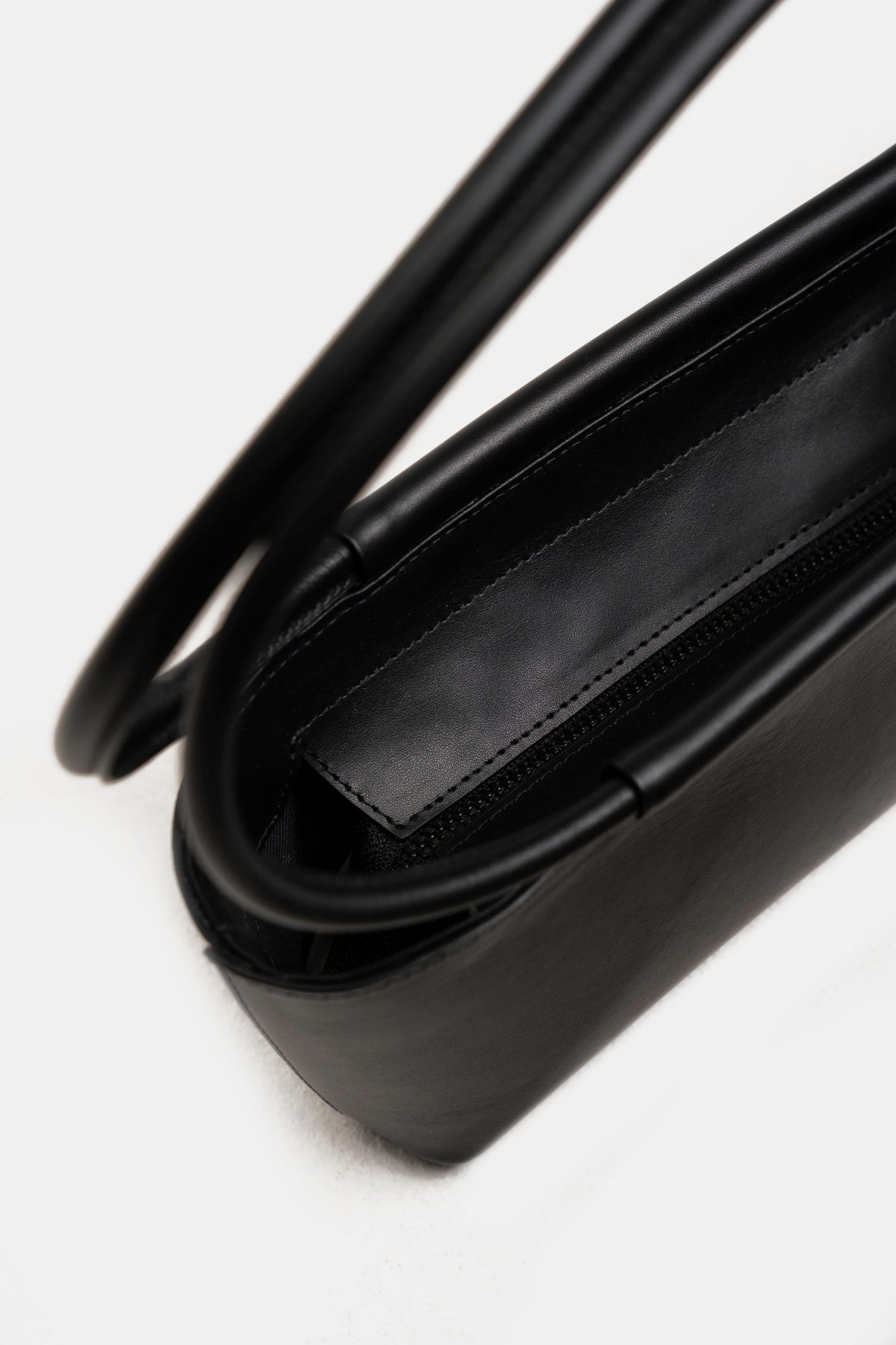 Arc Leather Bag - Black
