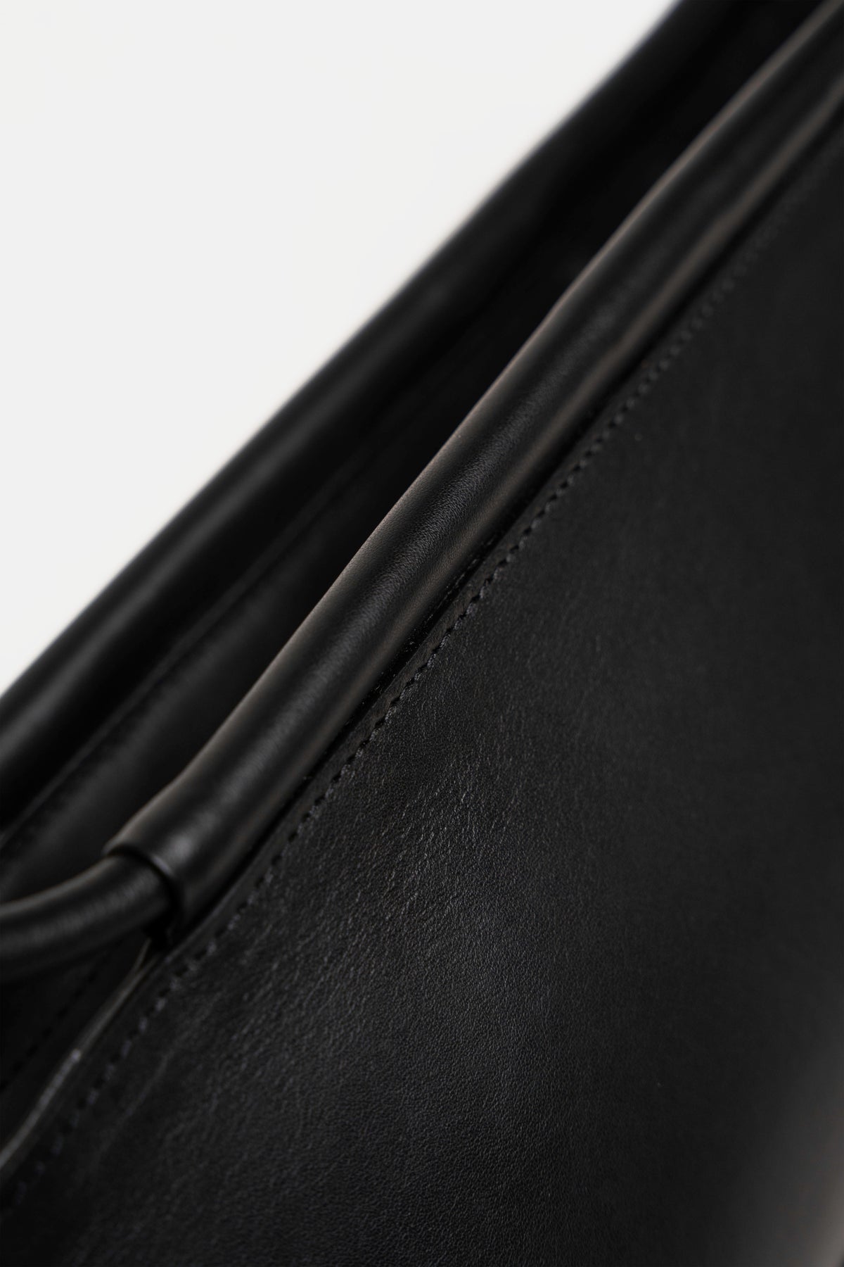 Arc Leather Bag - Black